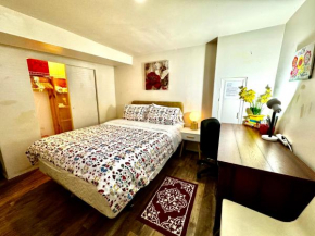 Private Room with Shared Bathroom on the 1st Floor near Airport and Downtown Seattle